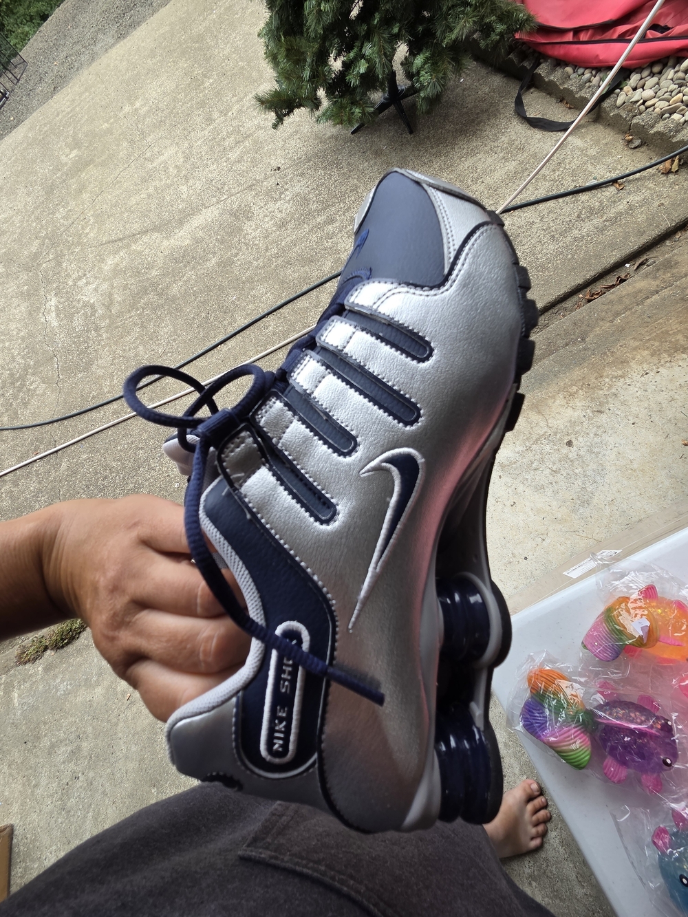 Nike Men’s Silver & Navy Shox Running Shoes
